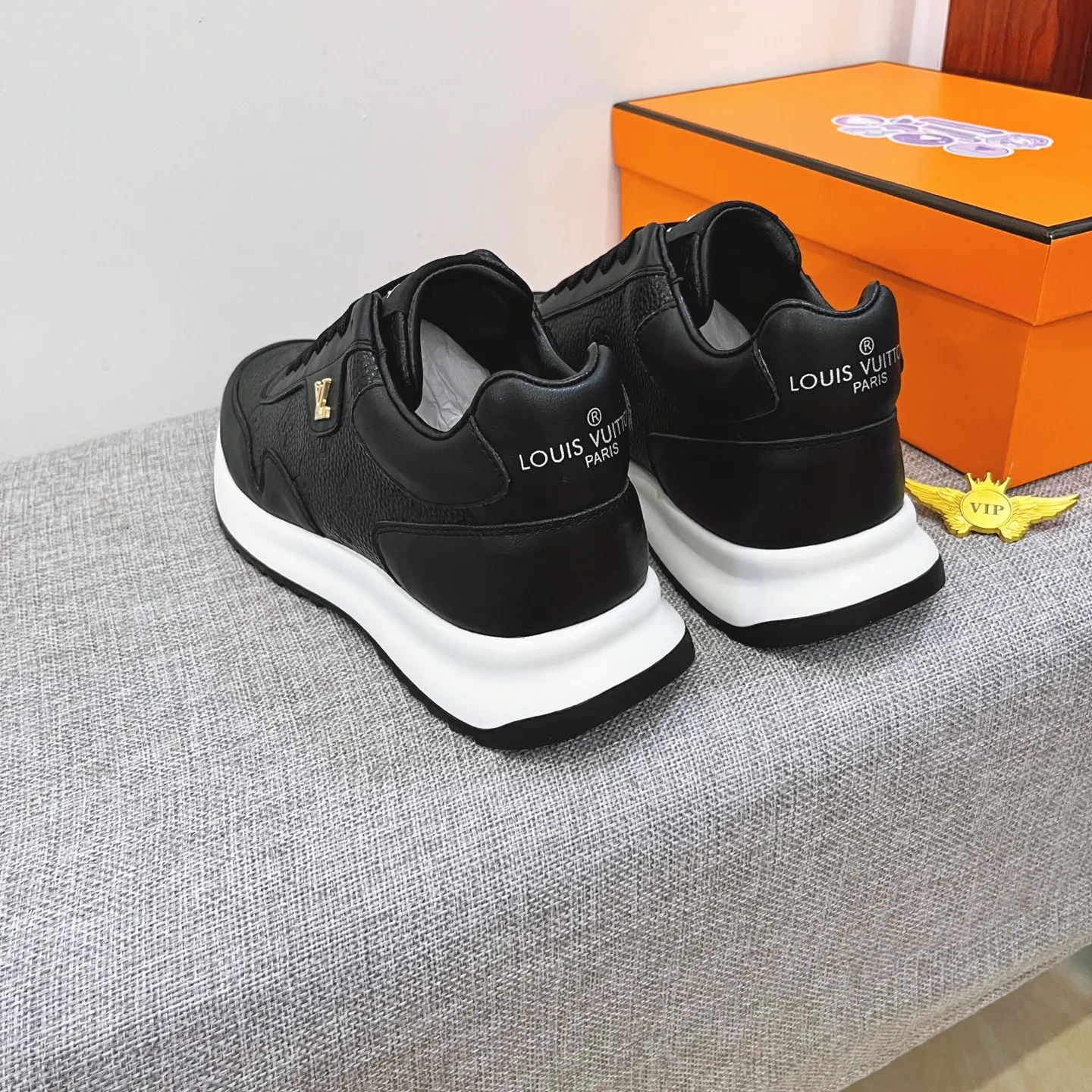 Men's shoes 💰 460💰【LV】🔥Louis Vuitton, high-end men's shoes brand official website 1:1 latest masterpiece: uppers are made of Italian imported first-layer cowhide with comfortable and breathable lining➕original non-slip and wear-resistant outsole🔥, making walking more convenient and comfortable! An exclusive new model, a stunning work, a beautiful 1:1 replica [color] compared to the official quality! Create a fashionable personality to set off your uniqueness! A must-have for trendy men! Classic🔥Size: 38-44 Color: 🔥Multiple colors available🔥.
